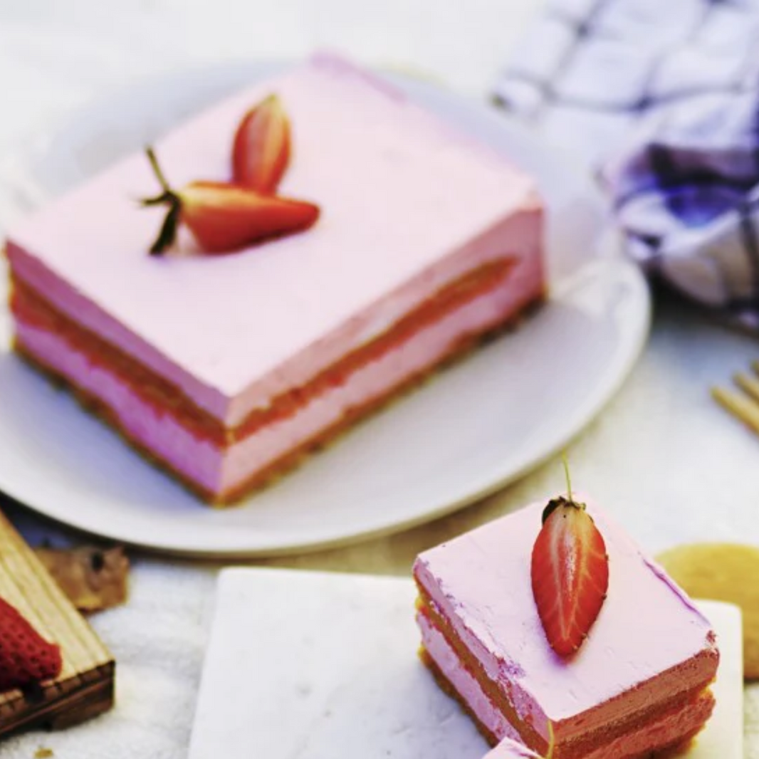 VEGAN Strawberry Mousse Cake